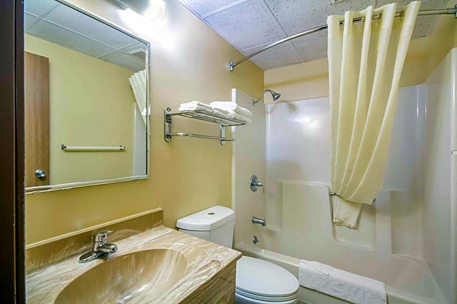 Econo Lodge Lansing - Leavenworth