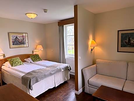 Family Room (2 Adults + 2 Children)