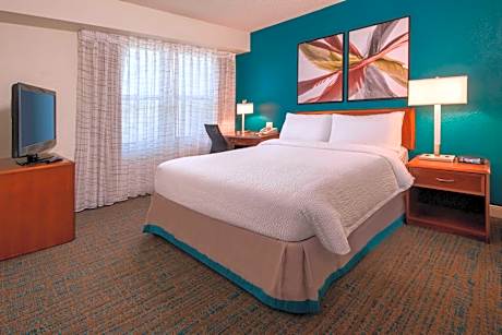 PURE® Allergy-Friendly, Guest room, 1 Queen, Sofa bed