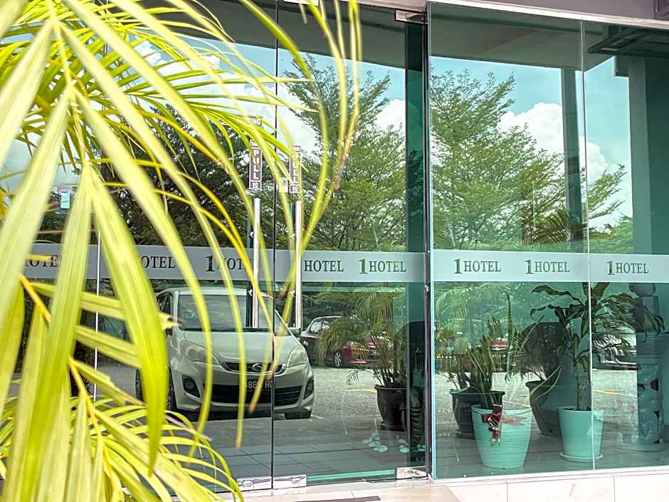 1 Hotel Mahkota Cheras