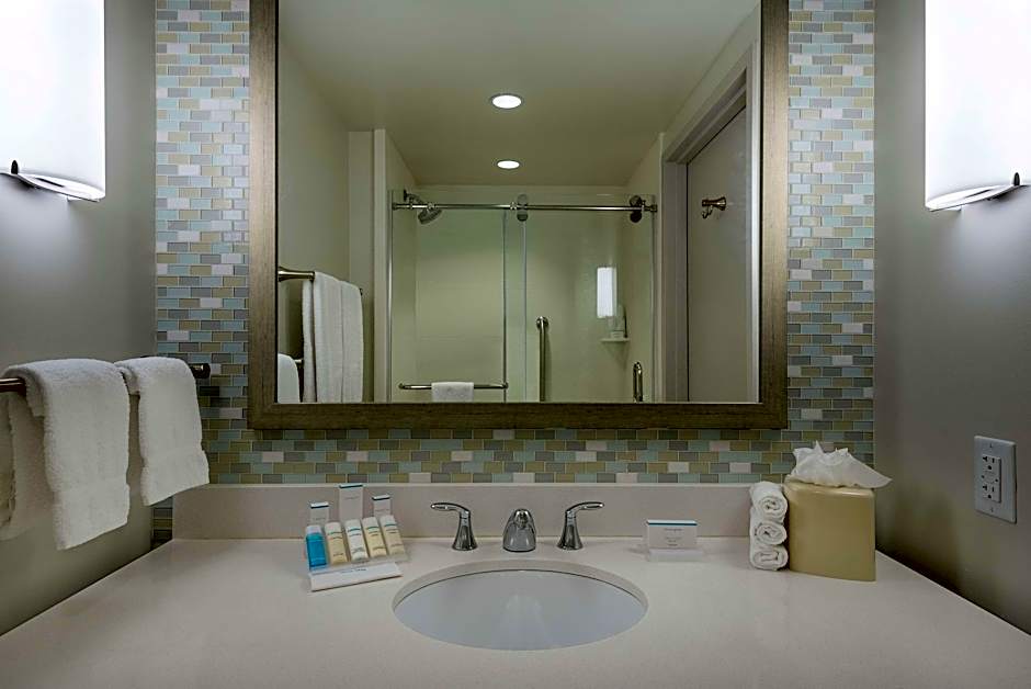 Photo 1 of 1 of 1 Queen Bed, Mobility Accessible, Bathtub