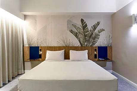 Superior King Room with Beach View