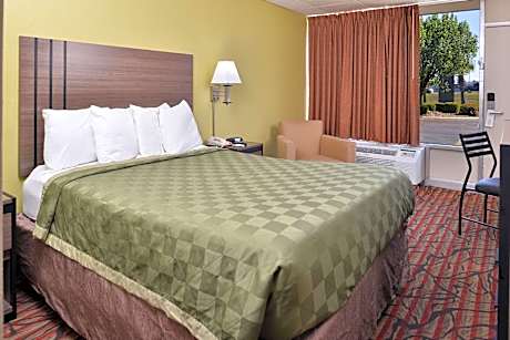 1 Queen Bed-Accessible-Nonsmoking-Free Internet Microwave-Minifridge-Coffeemaker-