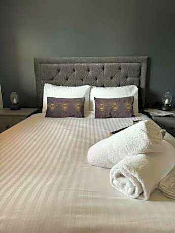 The Horseshoe & Castle