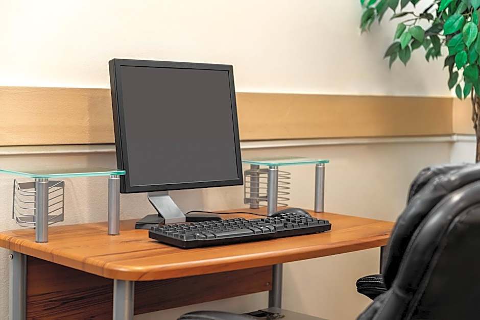 Travelodge by Wyndham Calgary South