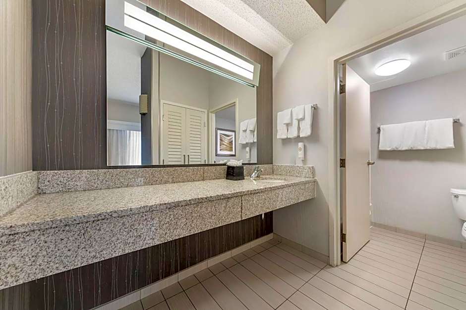 Comfort Inn & Suites Bethlehem Lehigh Valley Airport