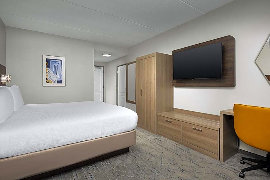 Holiday Inn Express Hotel & Suites Greensboro - Airport Area By IHG