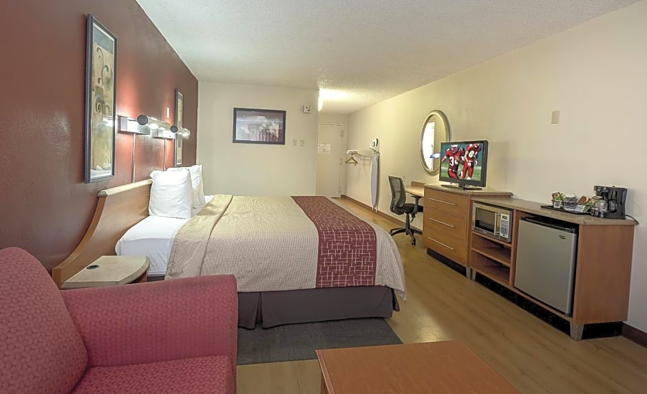 Red Roof Inn & Suites Cleveland - Elyria