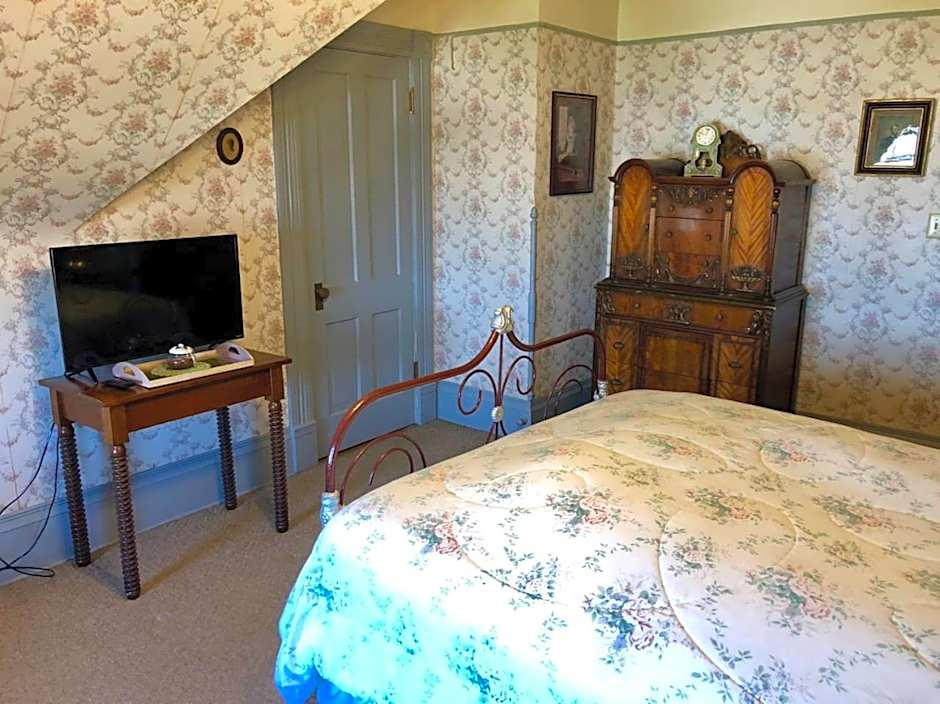 The Hancock House Bed & Breakfast Inn
