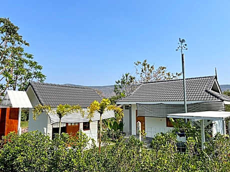 ChomPhu Chumphae ไร่คุณต๋ง บ้านพวงชมพู