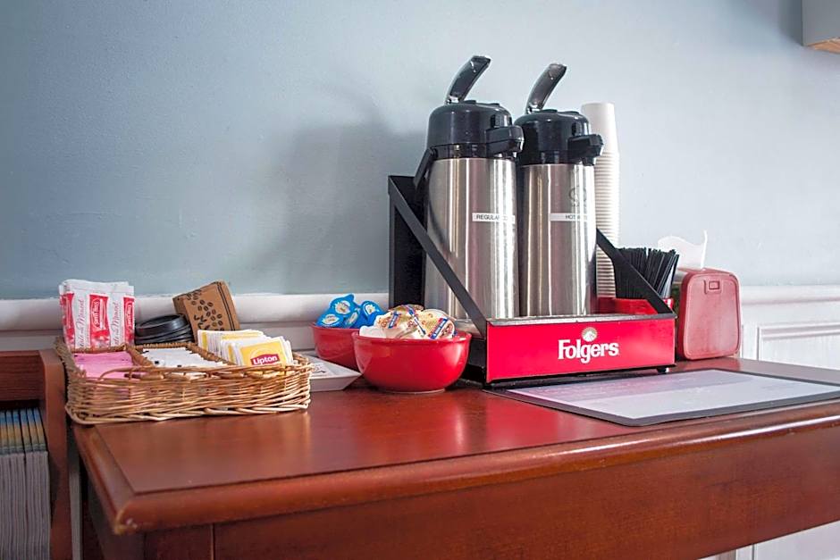 Econo Lodge Inn & Suites Sandusky South