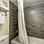 Clarion Inn & Suites Central Clearwater Beach