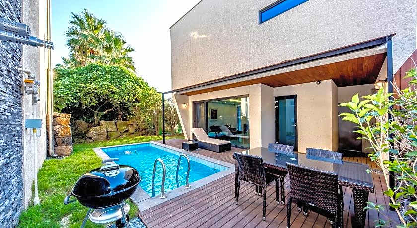 Arts Spa and Pool Villa