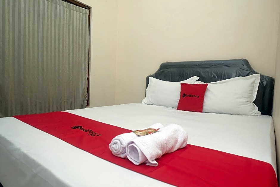 RedDoorz near Plaza Ambarrukmo Yogyakarta