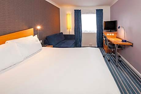 Standard Double Room with Sofa Bed and Free Hot Breakfast
