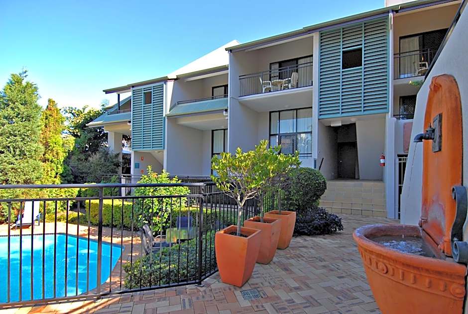 Spring Hill Mews Apartments