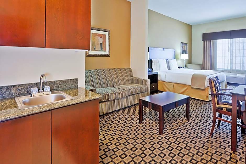 Holiday Inn Express & Suites Clovis By IHG