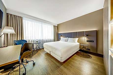 Family Connecting Room (3 Adults + 1 Child)