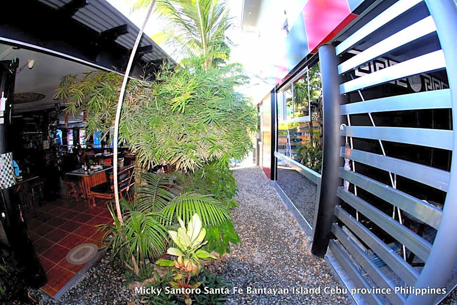 Micky Santoro Hotel & Restaurant