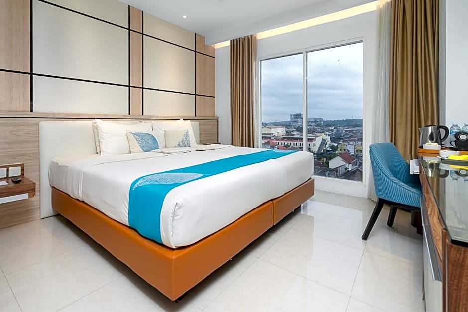 Photo 1 of 2 of Deluxe 1 Double Bed, Smoking, City View