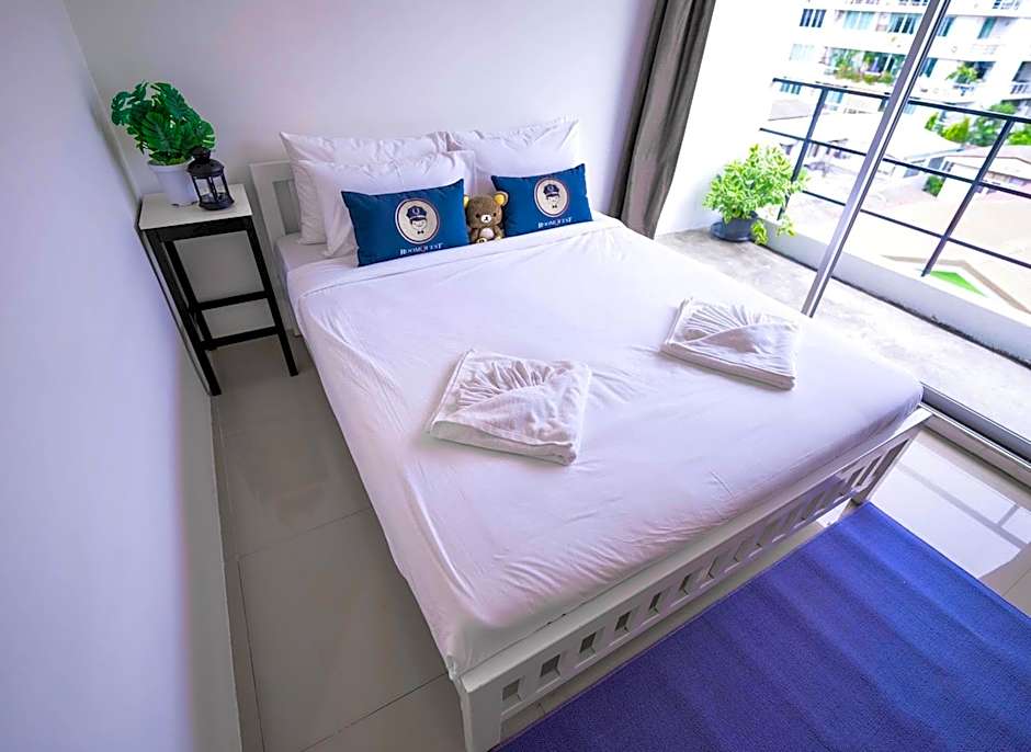 RQ Bangkok Sukhumvit 50 by Collection O