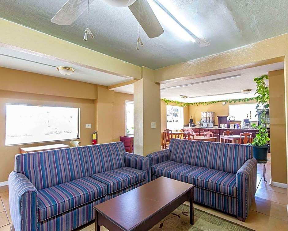 Days Inn by Wyndham Calhoun GA I-75 and US-41 