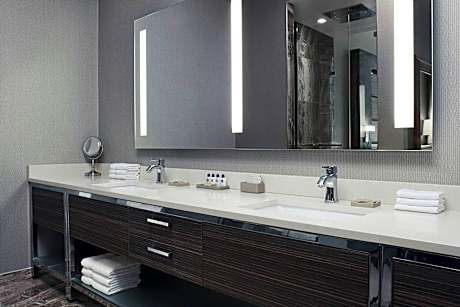 1 Bedroom Junior Suite, 1 King, High floor