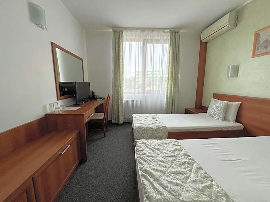 Family Hotel 007 Ivan Dimitrov-Kuklata 15 Str