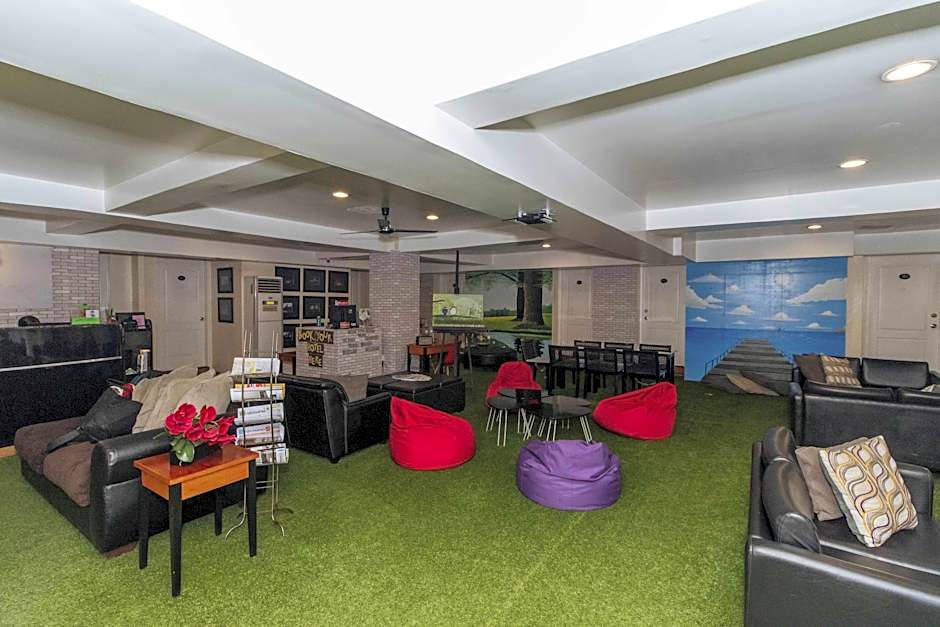 Spaces by Eco Hotels by RedDoorz – Makati, NY