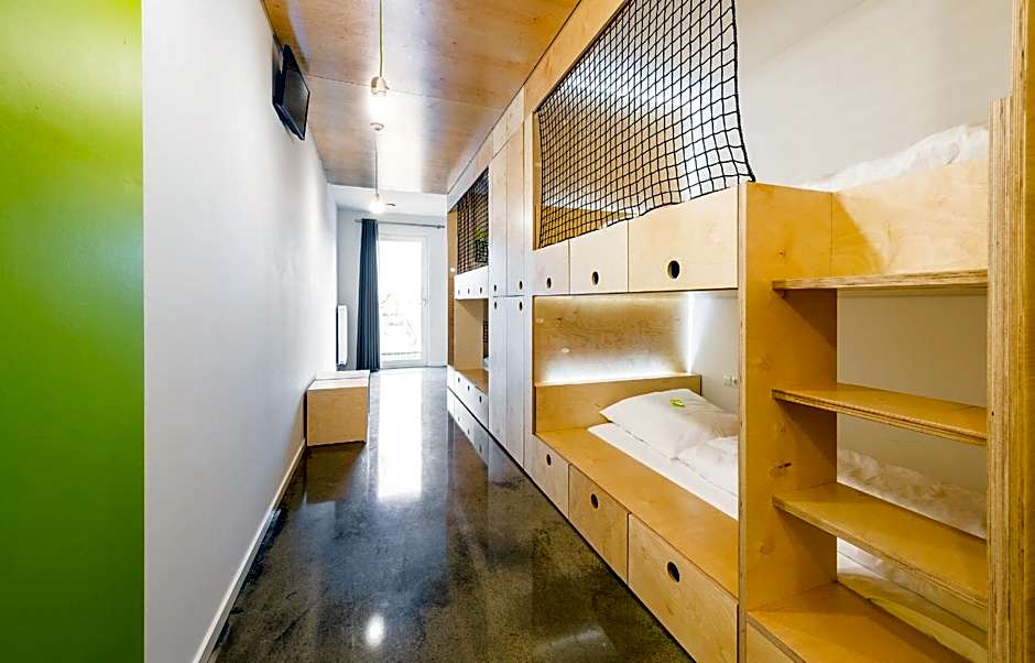 Photo 1 of 2 of Quadruple Room