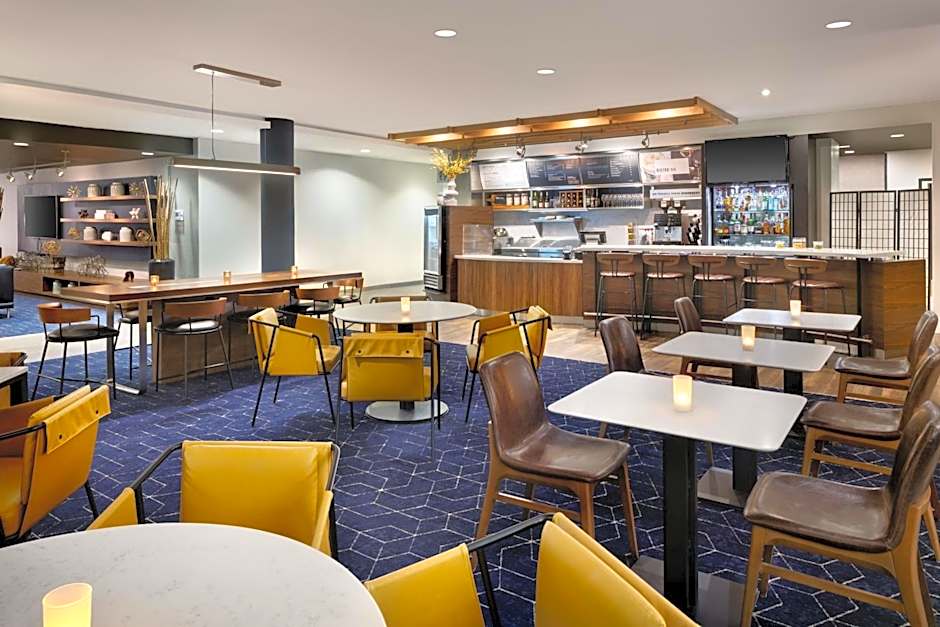 Courtyard by Marriott Edison Woodbridge