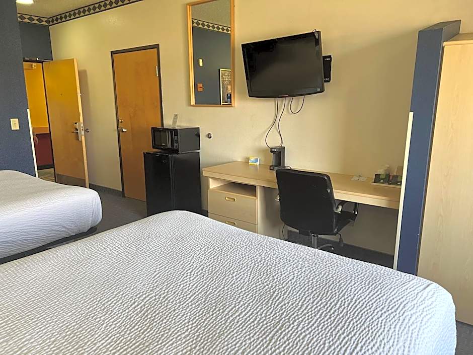 Days Inn & Suites by Wyndham Hutchinson