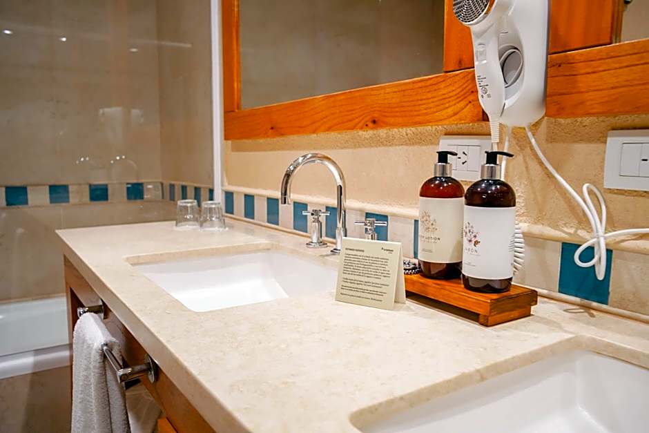 Tremun Mirador Del Lago Hotel