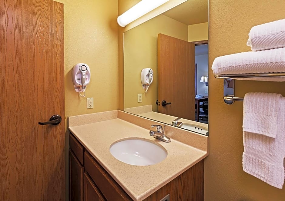 Candlewood Suites St. Robert, an IHG Hotel