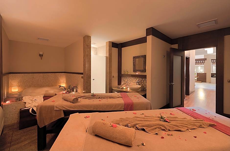 Arum Barut Collection