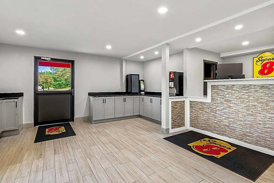 Super 8 by Wyndham Lewiston Auburn Area