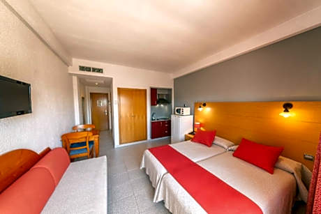 STUDIO WITH BALCONY 2 ADULTS