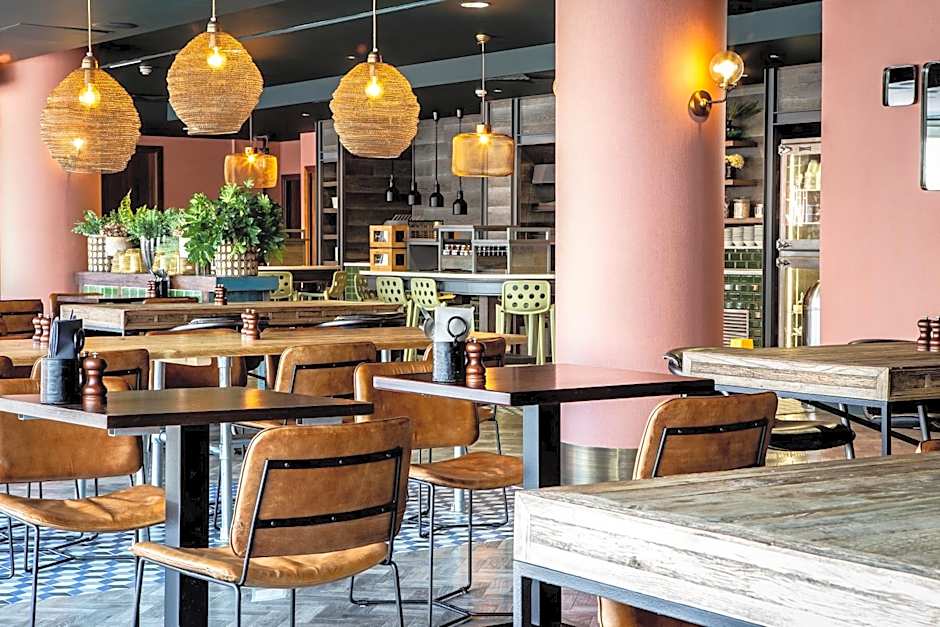 Waterfront Southport Hotel