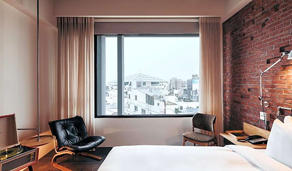 U.I.J Hotel&Hostel (UIJ)