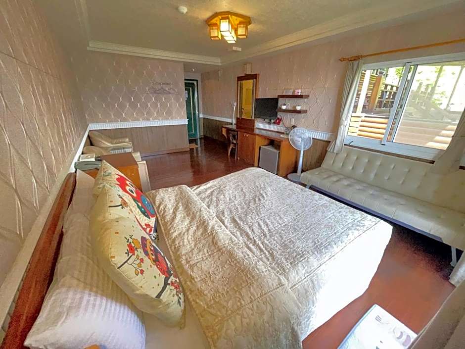 Emmanuel Farm House