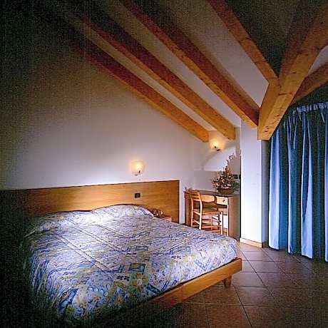 One-Bedroom Apartment (5 Adults)