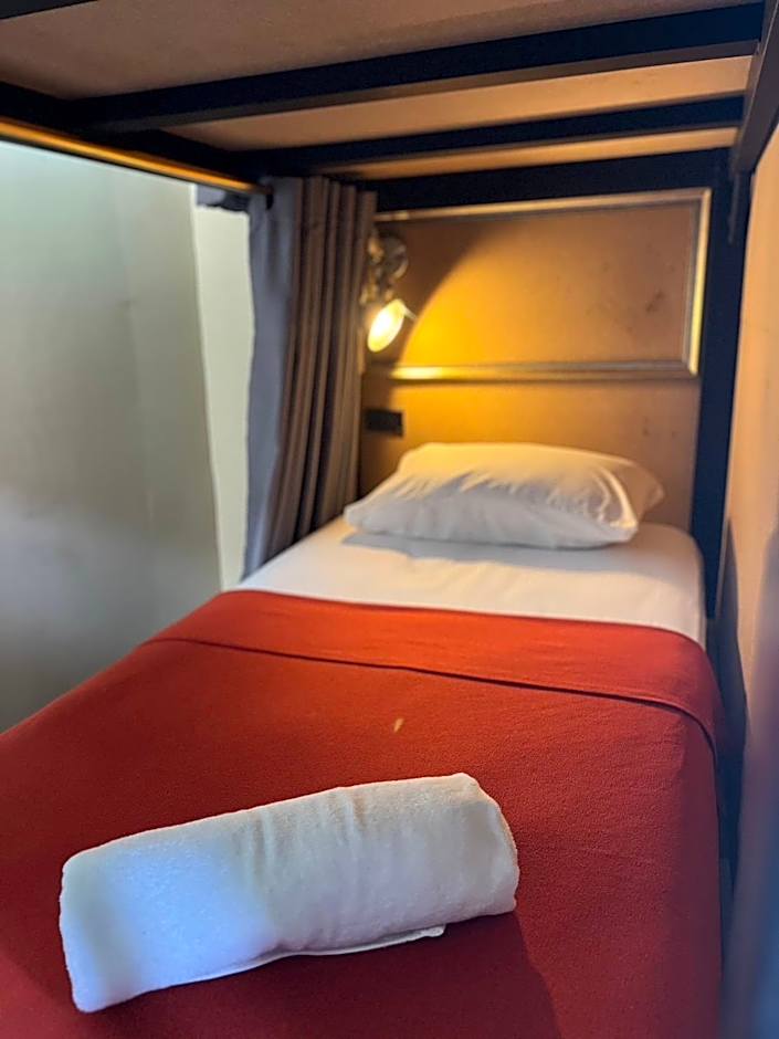 2Street Hostel At Surathani