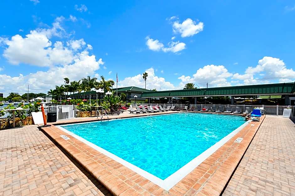 Sarasota Cay Club #612 - Heated Pool, Bunk Beds, Huge TV, Tiki Bar, More!