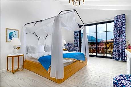 Queen Room with Pool View