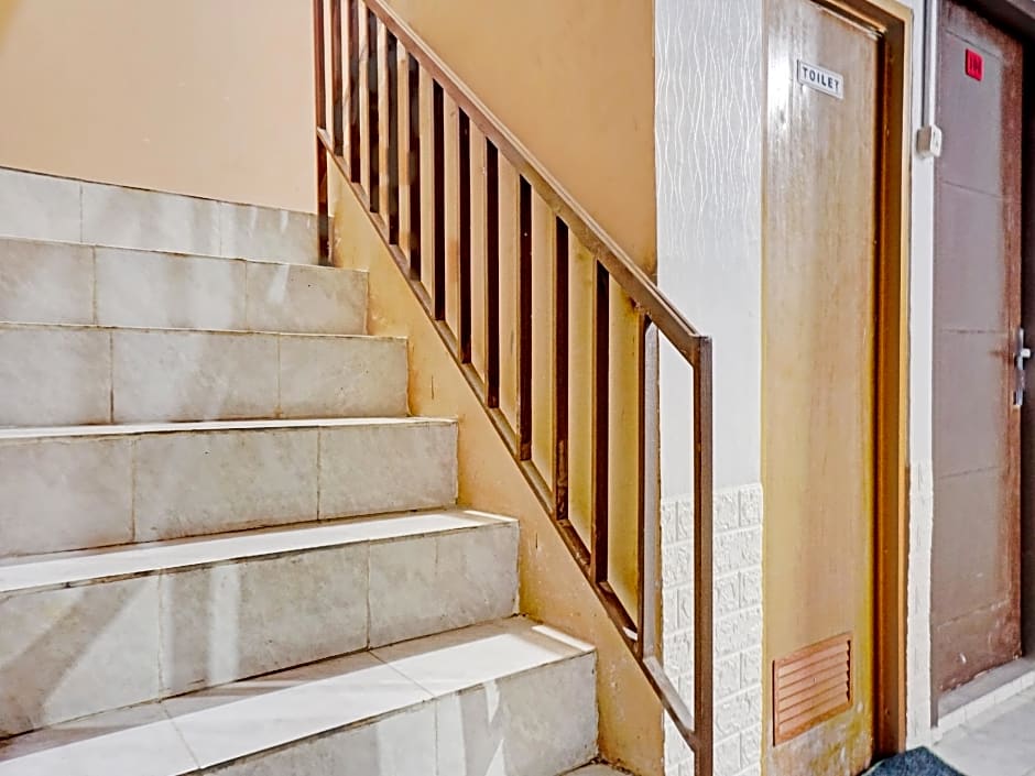 OYO 90469 Benhil Karet Tengsin