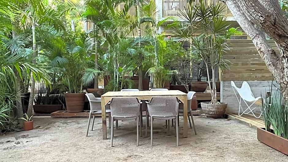 Ona & Nami - Casa Macu Saladita surf break