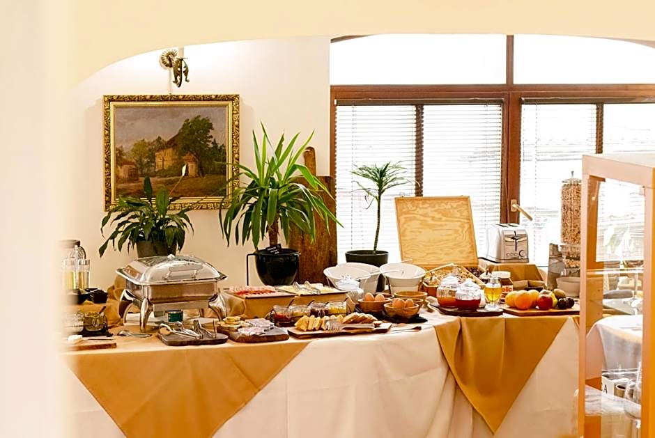 Penzión Wellness & Restaurant Zoborská, free parking