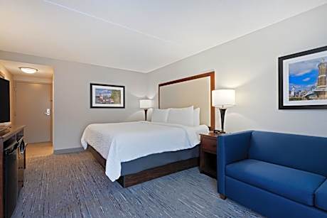 Standard King Room with Roll-in Shower - Mobility Accessible