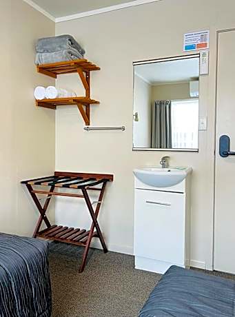 Single Room with Shared Bathroom
