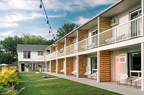 The June Motel, Prince Edward County